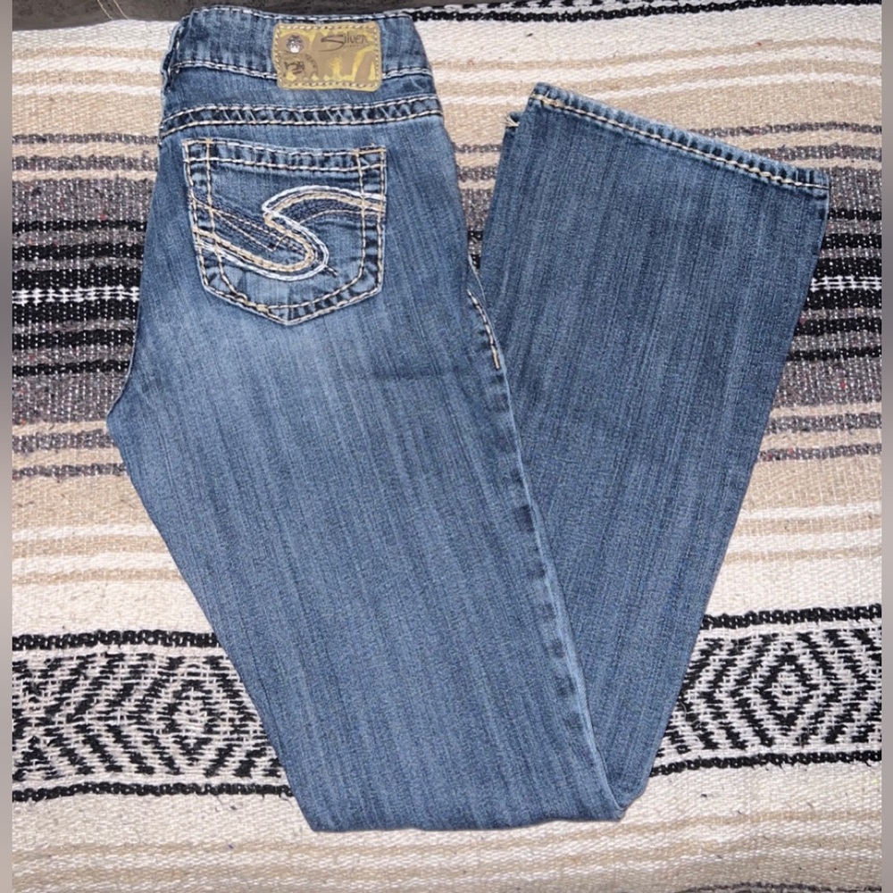 Silver Jeans - Suki
- Measurements: W26 / L32
- Medium wash colored